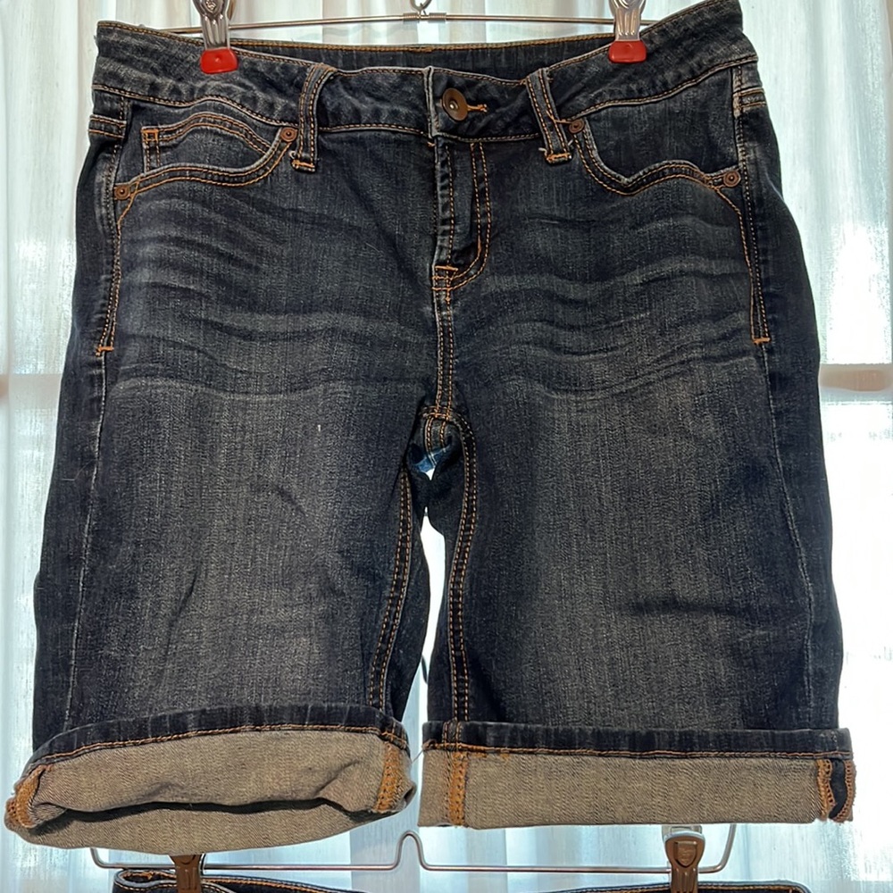 2 pair JCP denim jean shorts, lightly worn and in excellent condition! Sz 27/4 - Picture 2 of 6